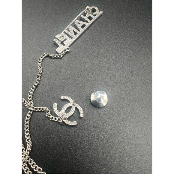 CLOSET CLEAR-OUT: PRICE DROP⚡ chanel
Silver tone brooch pin c c - Picture 7 of 11
